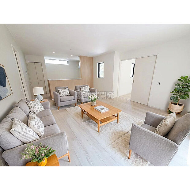 配置してある家具や小物はCGによるイメージです。