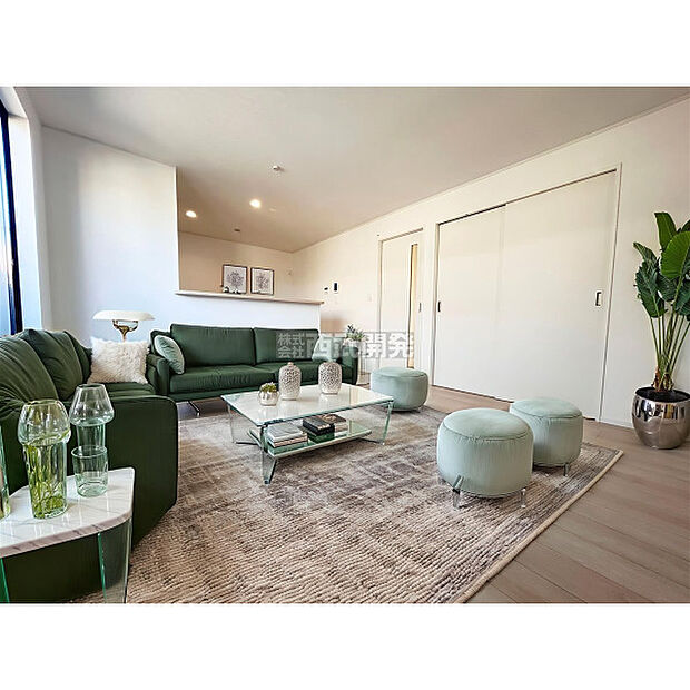 配置の家具や小物はCGによるイメージです。