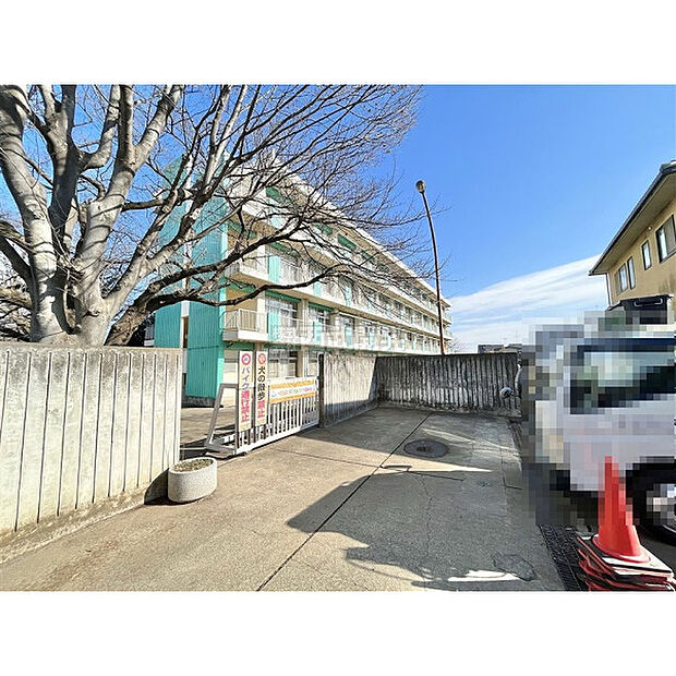 三角小学校
