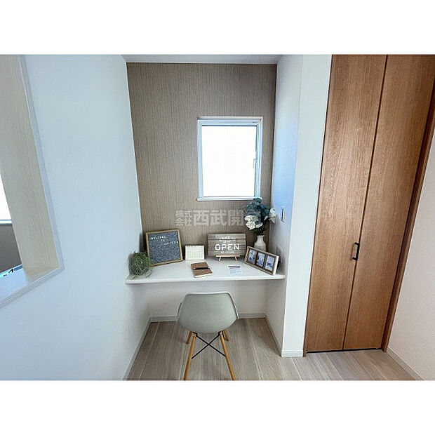 配置の家具や小物は販売価格に含まれません。