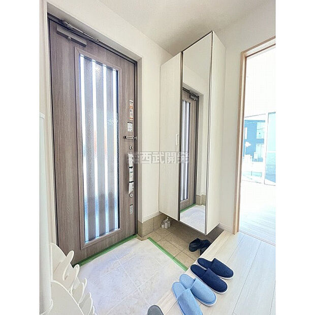 配置の家具や小物は販売価格に含まれません。