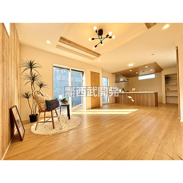 配置の家具や小物は販売価格に含まれません。