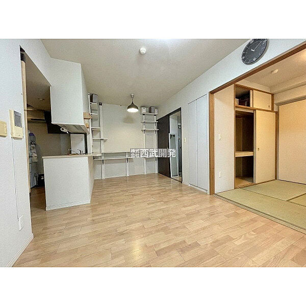 AIの加工により家具・小物等を除去してあります。