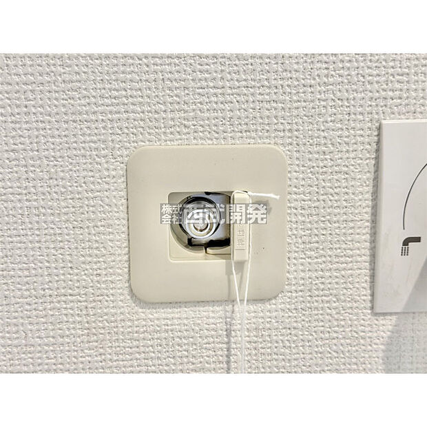 ガス栓洗面所にガス栓がございます。ガス乾燥機を付けるときに便利です。