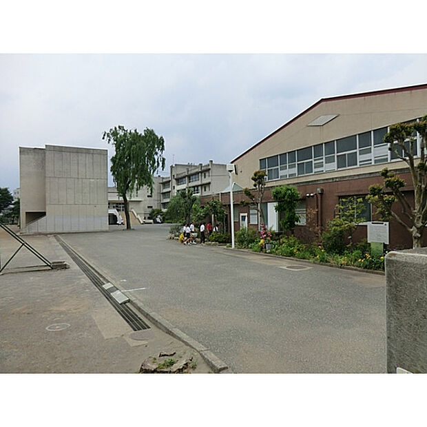 第三中学校