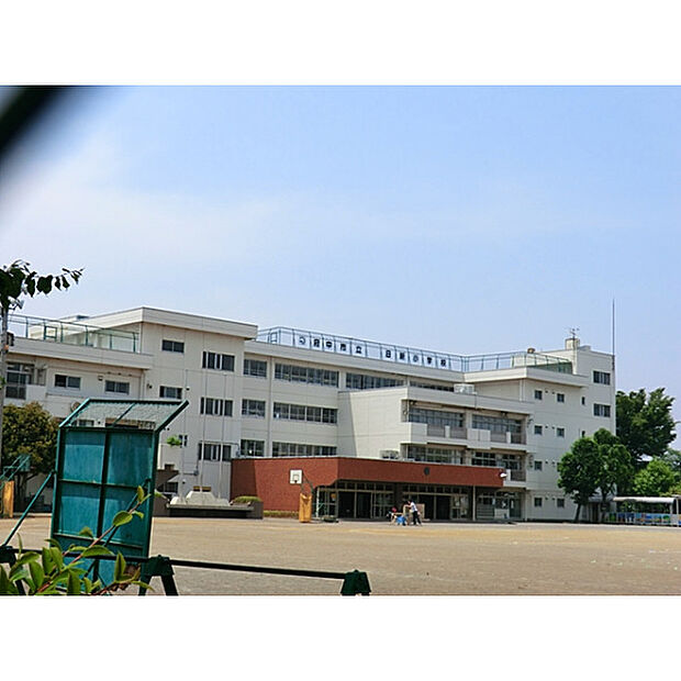 日新小学校