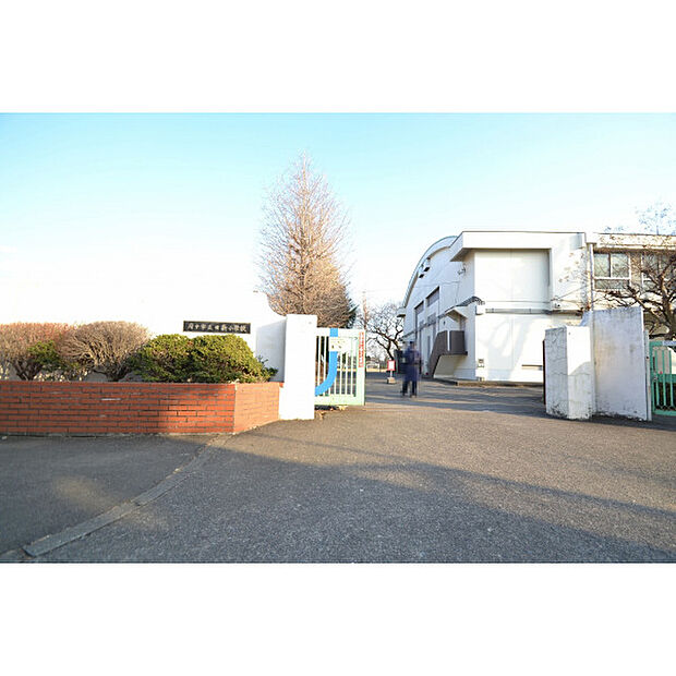 日新小学校