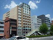 五条駅より徒歩5分 築17年2ヶ月 13階建の賃貸物件