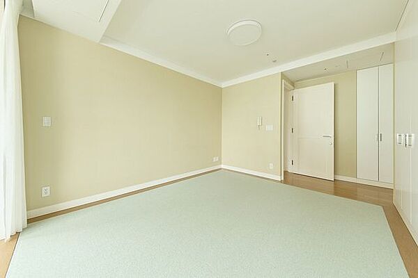 Master Bed Room：9.8帖