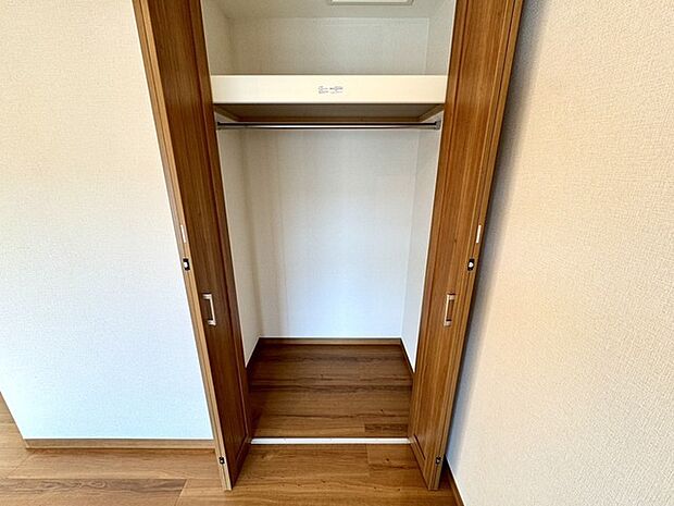 全居室収納付きでお部屋もスッキリ!主寝室は収納2ヵ所でご夫婦で分けて収納可能です。