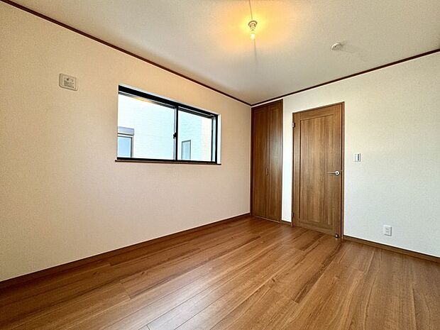 子供部屋にもピッタリな洋室6帖。2面採光でお部屋も明るいです。