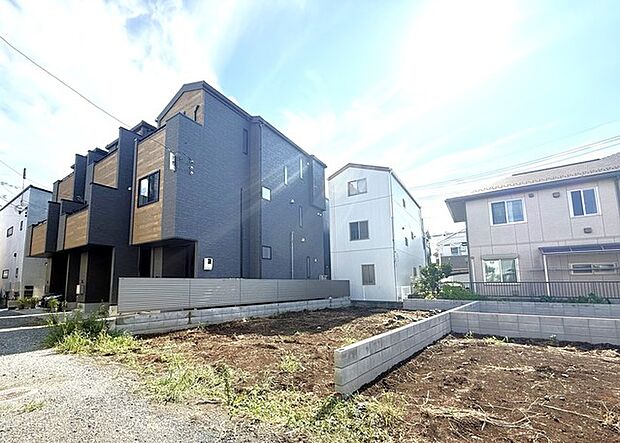 〜現地土地写真〜　区割りブロック施工しました。