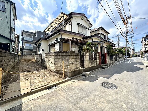 前面道路は車通りも少なく、閑静な住宅街です。