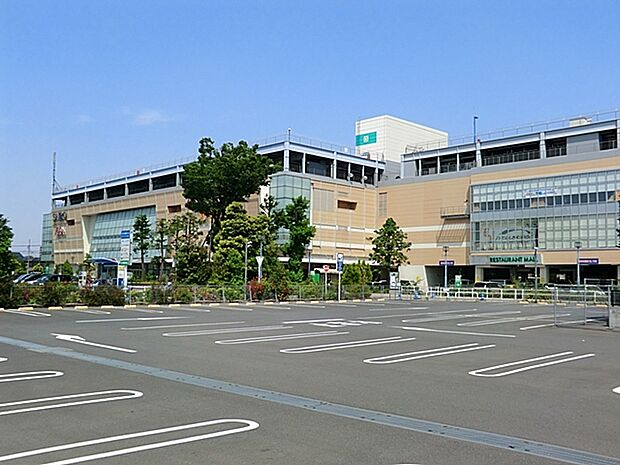 イオンモール川口前川 2021年秋から2022年春にかけて大規模リニューアル・イオンと約160の専門店からなるショッピングモールです（500m）