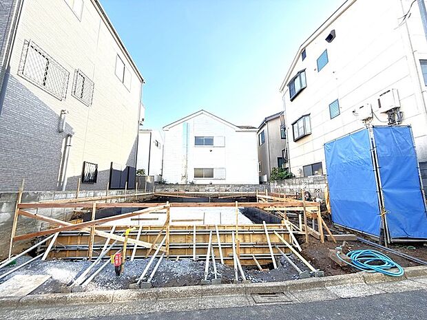 〜夕方の現地写真です〜閑静な住宅街です。　施工例の完成現場見学会はお気軽にご連絡ください。