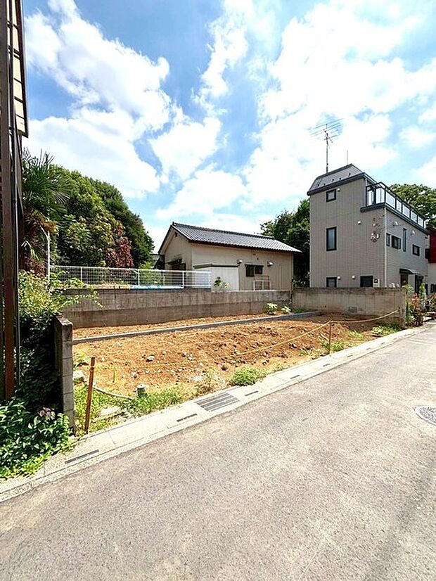 〜現地土地写真〜裏側も抜けているので、陽当たり良好・風の通りも良いです♪