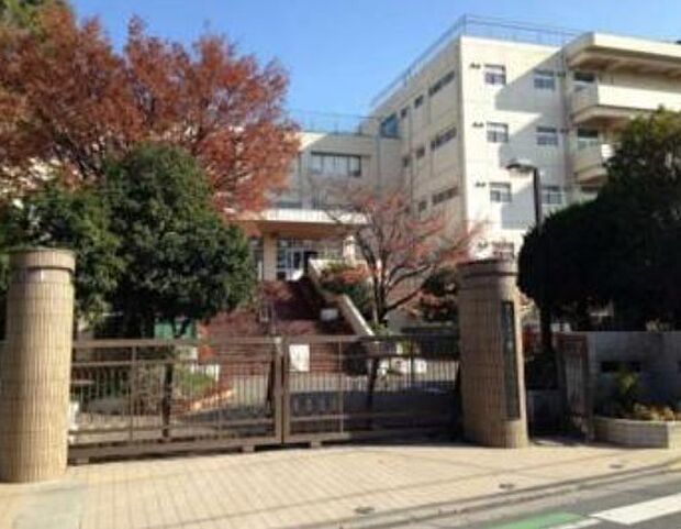 『さいたま市立上大久保中学校』 目指す学校像 ・時を守る ・・・ 時間やきまりを守り、整然と生活できる学校 ・場を清める ・・・ 学ぶ場にふさわしい、明るくきれいな学校 ・礼を尽くす ・・・