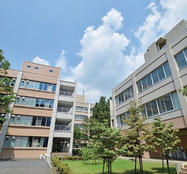 『埼玉大学』(埼玉県唯一の国立大学です)(860m)
