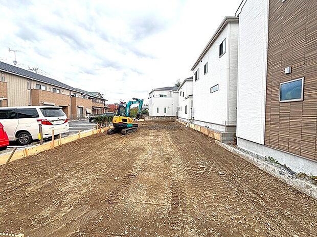 〜現地写真〜閑静な住宅街です。　これから区割りブロック施工いたします。