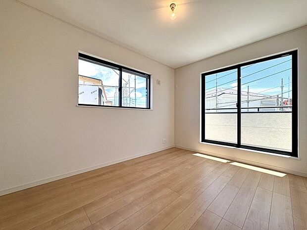 〜同仕様です♪〜 当社施工例の完成現場ご見学可能です。お気軽にお問い合わせください。 〜洋室6帖〜 