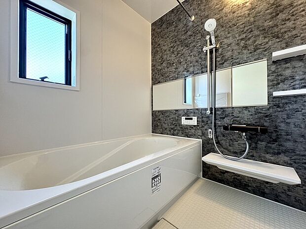 〜同仕様です♪〜 当社施工例の完成現場ご見学可能です。お気軽にお問い合わせください。 雨や花粉などで「外に干せない時」は浴室が乾燥室になります。