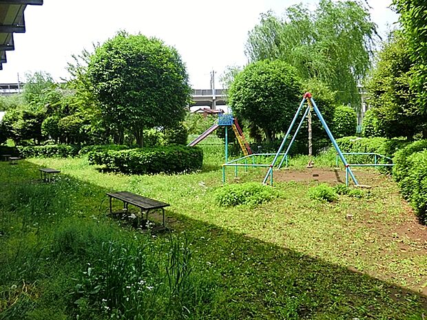 鹿手袋第三児童公園(250m)