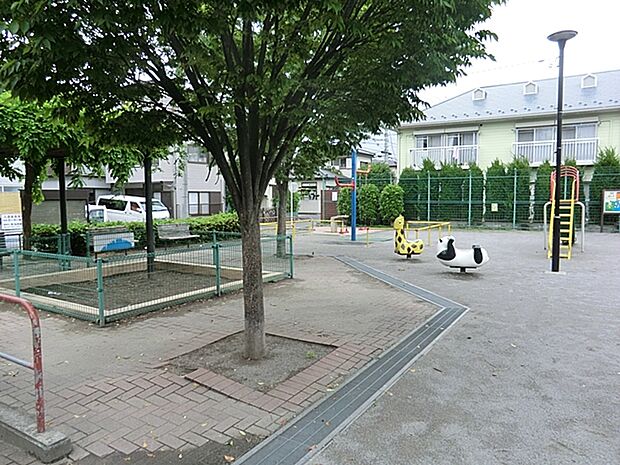 西浦和けやき公園(930m)