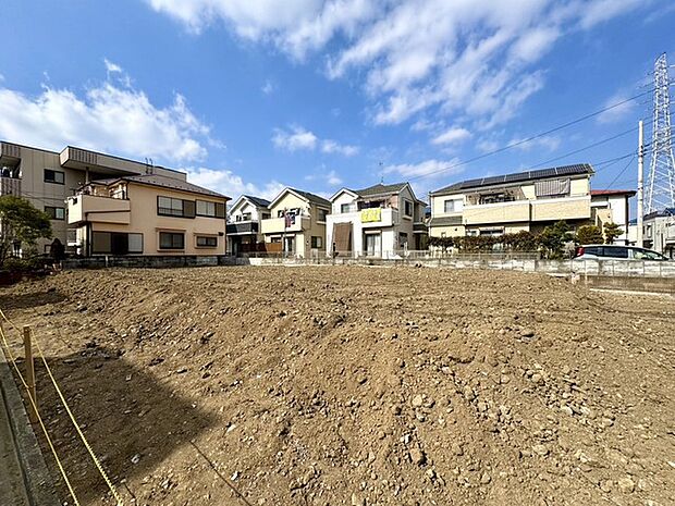 ~これから区割りブロック設置に入ります~ 澄み渡る青空の下、広がる大地が未来を彩る