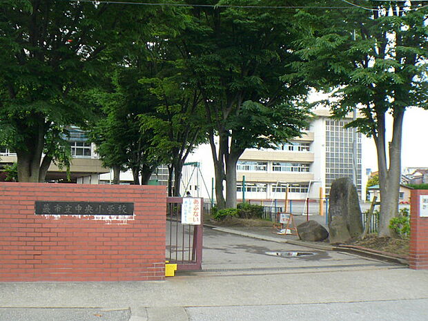 蕨市立中央小学校(600m)