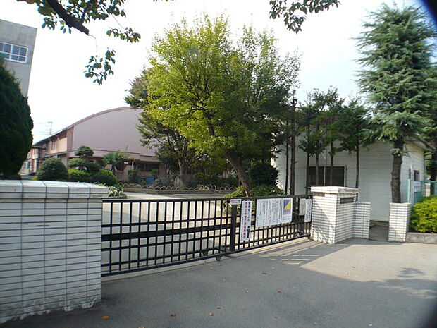 蕨市立中央東小学校 (540m)