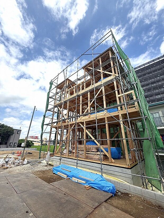 ~上棟しました~現地見学会開催中です 風の通りも良いですよ お気軽にお問い合わせください
