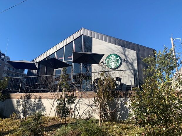 『スターバックス コーヒー さいたま南与野店』 シアトルを拠点とするコーヒー チェーン店。自社ブランドの焙煎コーヒーで知られる。軽食もあり、Wi-Fi が利用可能。　まあ、皆様ご存じの！ですね♪　