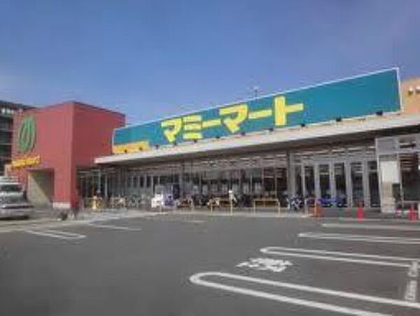 『マミーマート 西堀店』 駐車場は屋上にもある為、かなりの台数駐車できます。店内外がとてもキレイで買い物してて気持ち良いです。