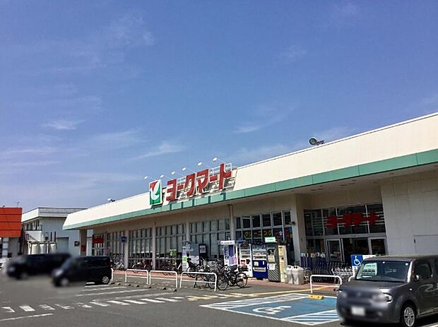 『ヨークマート 南元宿店』 駐車場も広いため車での利用もオススメです。ヨークマートはセブン系列なので、セブンイレブンで取り扱ってる商品もあり、nanacoが使えます。