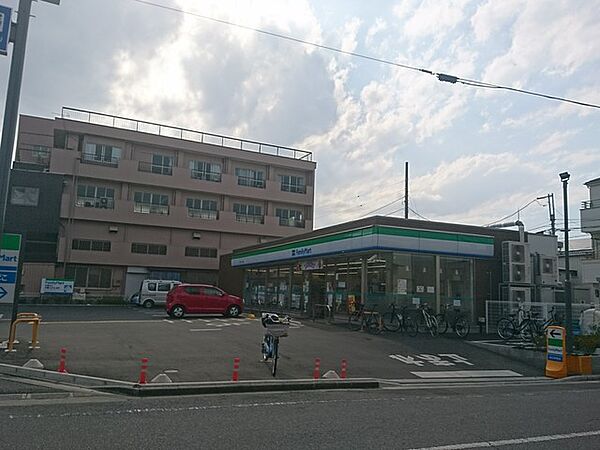 ファミリーマート  芝下1丁目店（470m）