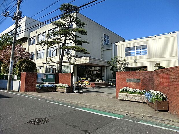 川口市立戸塚中学校(340m)
