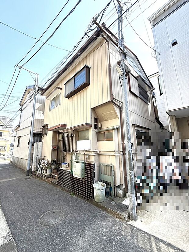 ～古家有時現地写真～閑静な住宅街です。ただいま解体中です！更地の写真も近日公開いたします。お楽しみに！