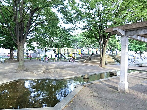 東町公園（560m）