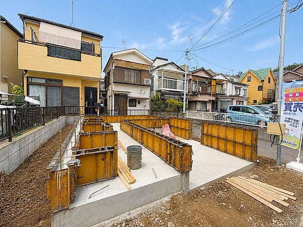 ~前面道路~閑静な住宅街です。車の交通量としては、ご近所さんしか通らないので安心ですね。