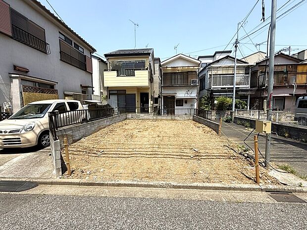 ~更地時写真です♪~3方向角地のような好立地です。南道路のため陽当りも良好です!