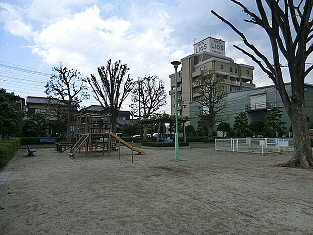 行衛屋敷裏公園 (290m)