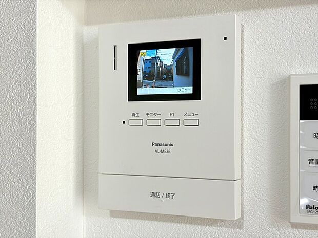 録画機能付きで不在時の訪問も確認できる、安心・防犯面に優れたインターフォンを採用。