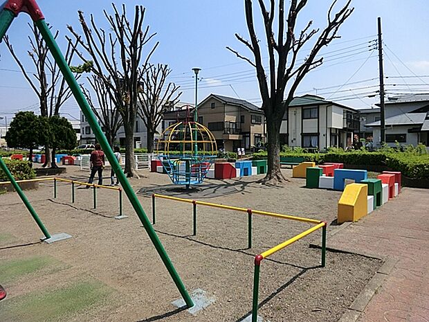 戸塚下ヶ戸公園(250m)