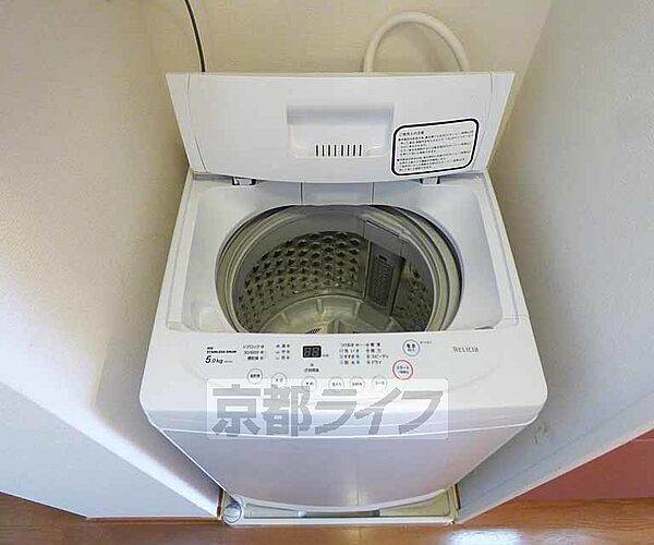 画像13:備え付きの洗濯機です。