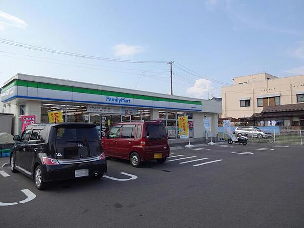 ファミリーマート 塩釜尾島町店　495m（徒歩7分）