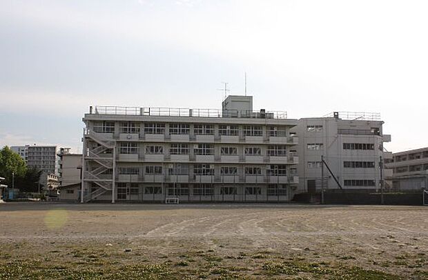 仙台市立三条中学校　975m（徒歩13分）