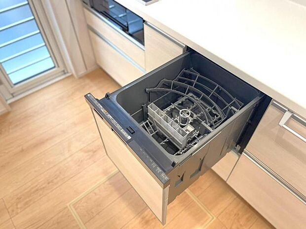 【食洗機】乾燥まで全自動！洗い終わった食器は拭く手間いらず
