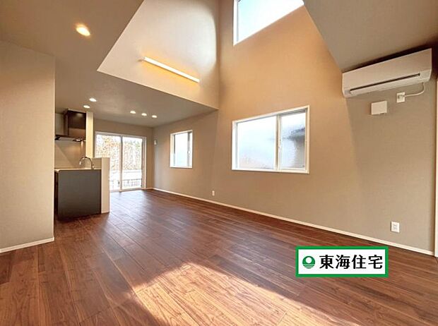 吹抜リビングはワンランク上の解放感◎帖数以上の広さを感じられそう+*