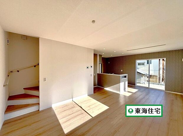 18帖超のとっておきのリビング◎光と風が抜ける、ゆとりの4LDKプラン。