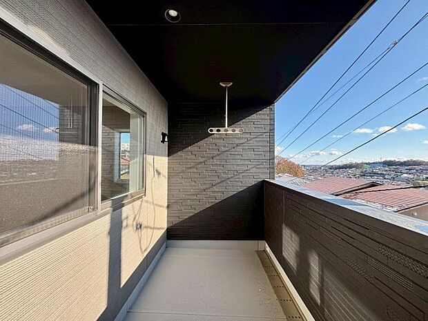 〈2階バルコニー〉